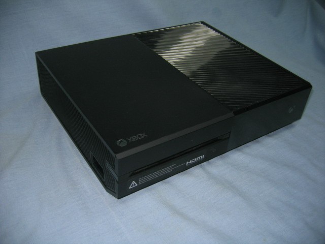 XBOX ONE Model 1540 1TB complete system + HITMAN III — EXCELLENT!!
