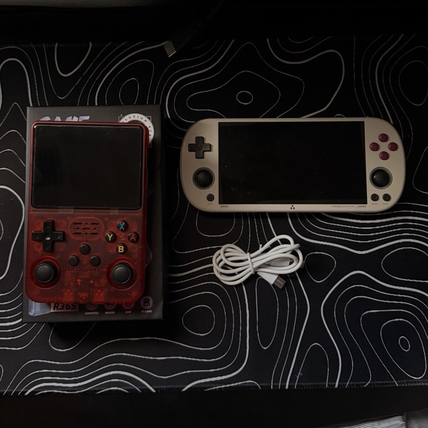 Trimui Smart Pro Handheld/ R36s Game console lot