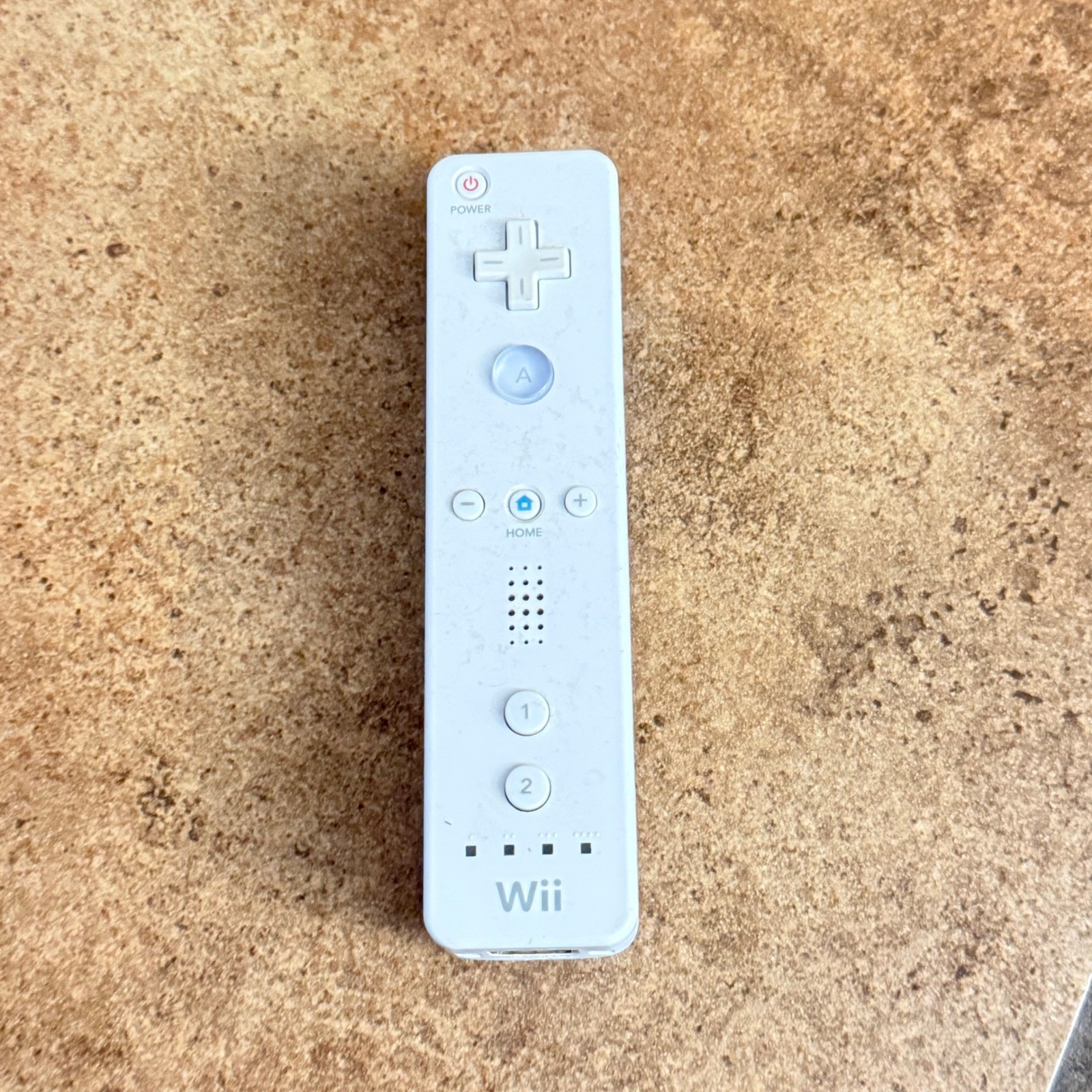 Nintendo Wii Console RVL-001 White Bundle 3 Remotes Nunchucks Microphone Memory