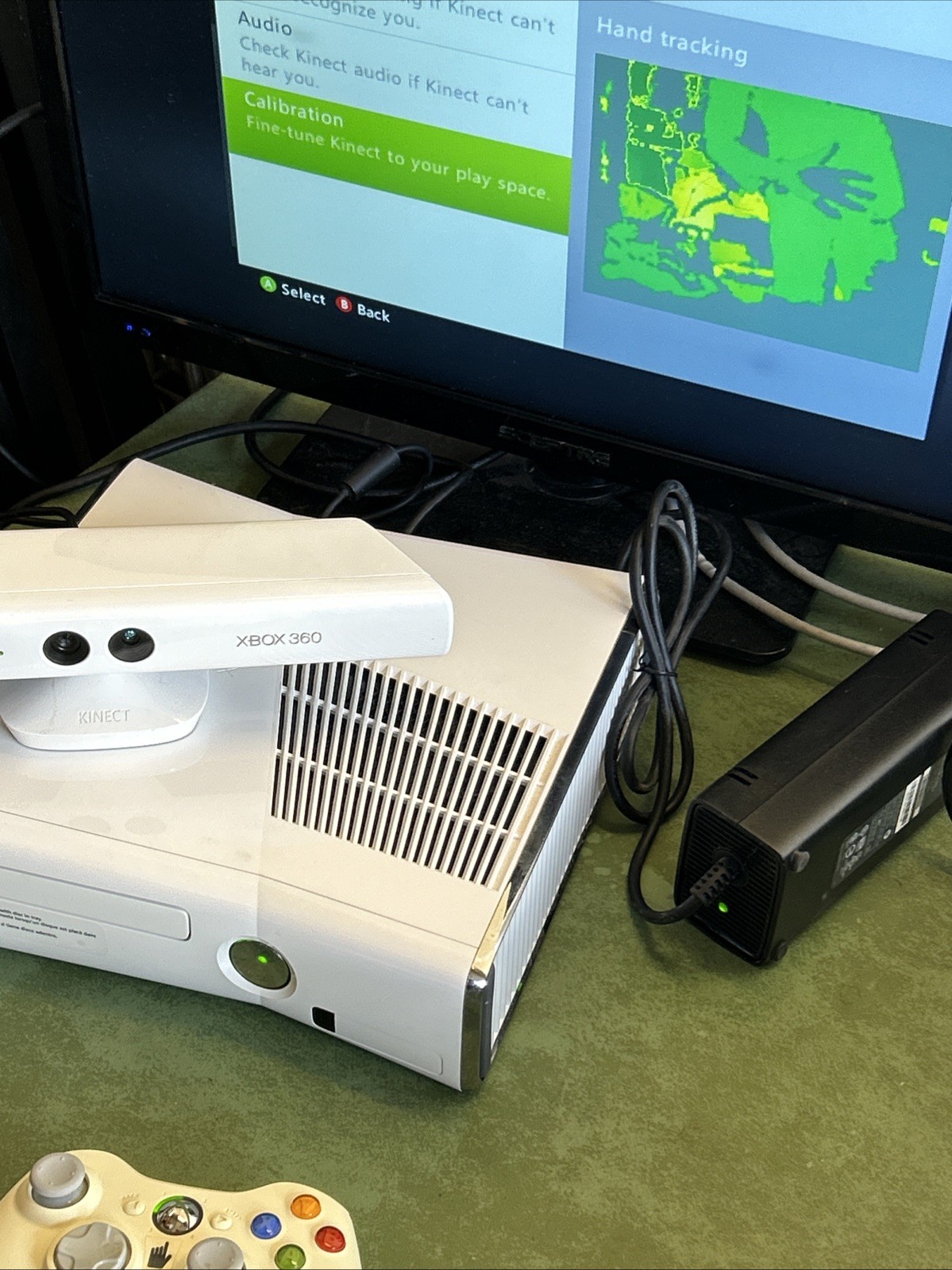 Microsoft Xbox 360 Special Edition Kinect Sports 4GB White Console 1439 W Box