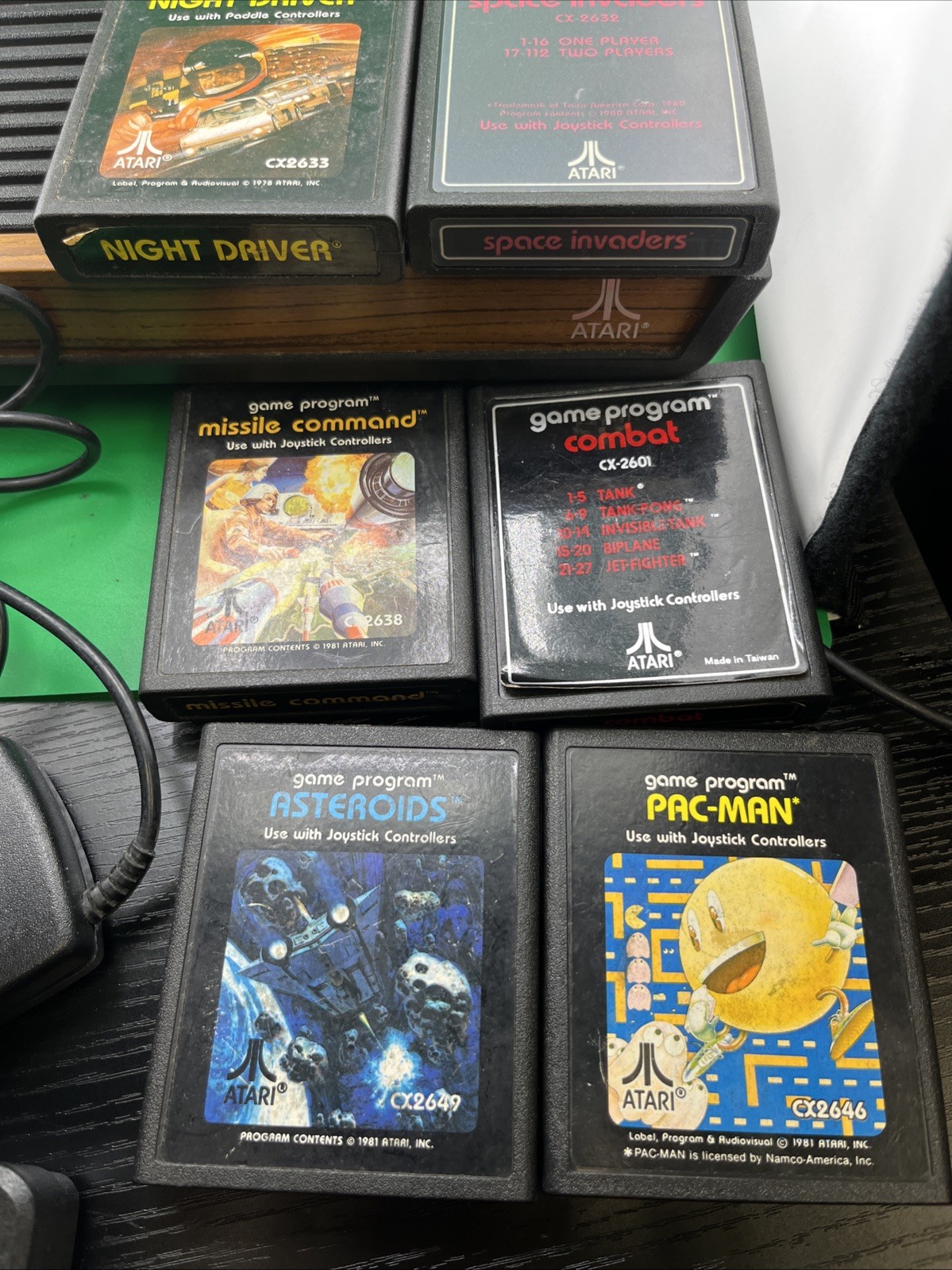 Vintage Atari 2600 Video Computer Gaming System With 7 Games & 1 Joysticks((T34)