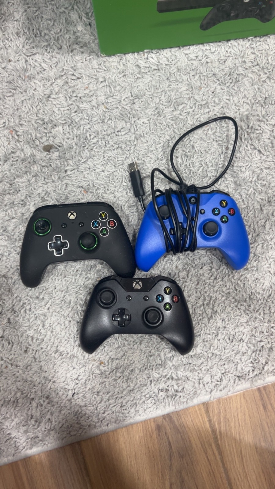 Xbox One Console Bundle w/ Original Box, Kinect Sensor, 3 Controllers & 9 Games