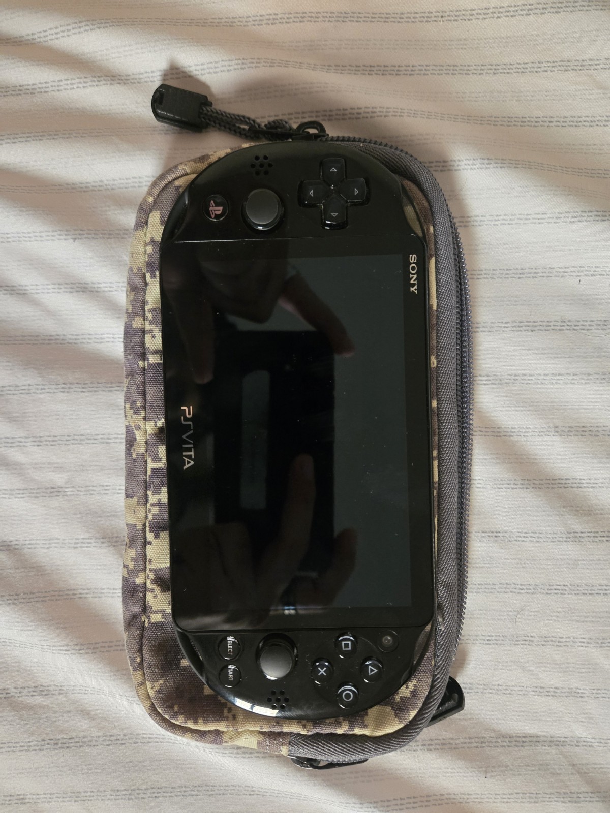 PS Vita 2000 Black