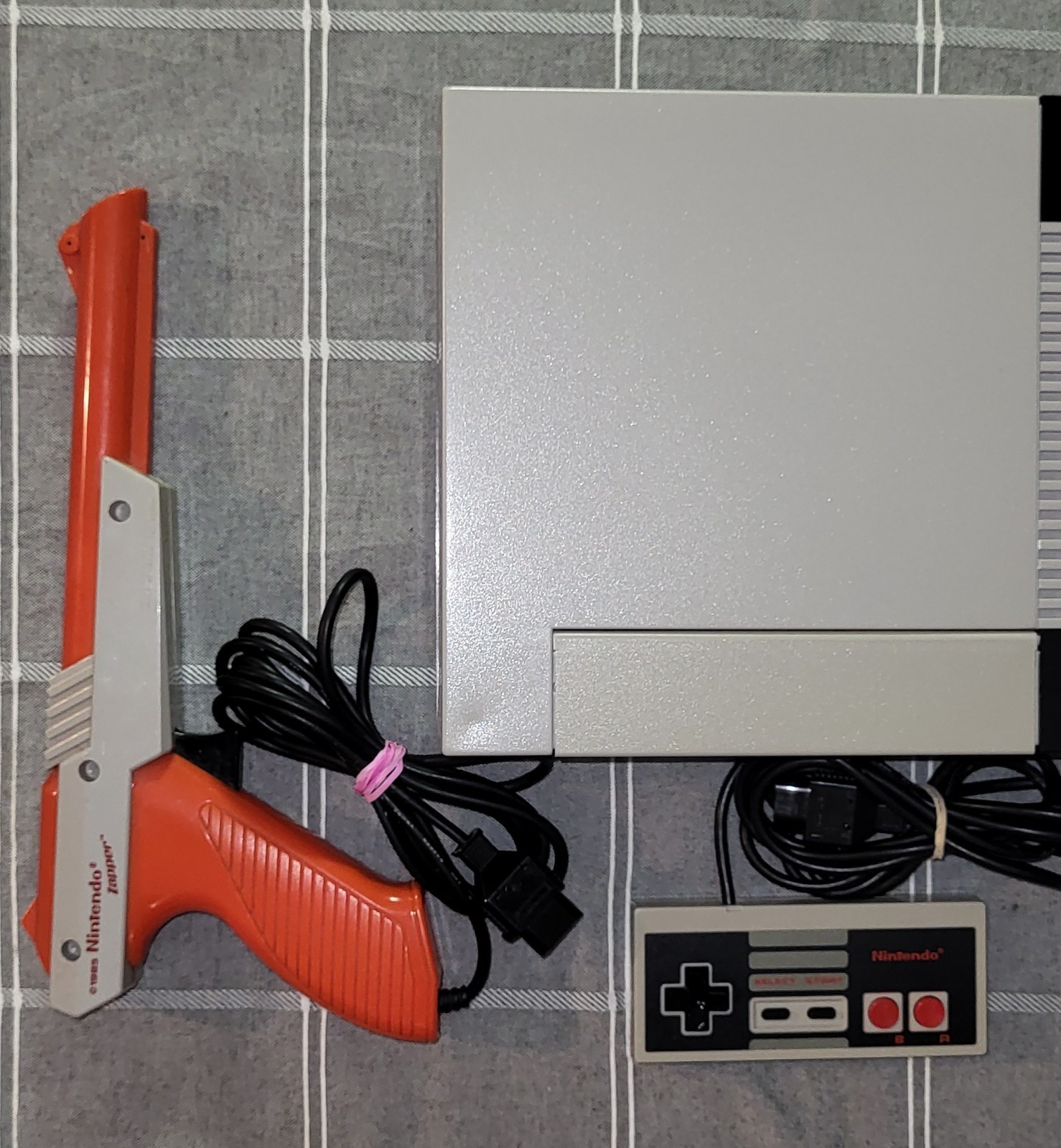 Nintendo Entertainment System (NES-001) Console Bundle – Clean Tested & Working
