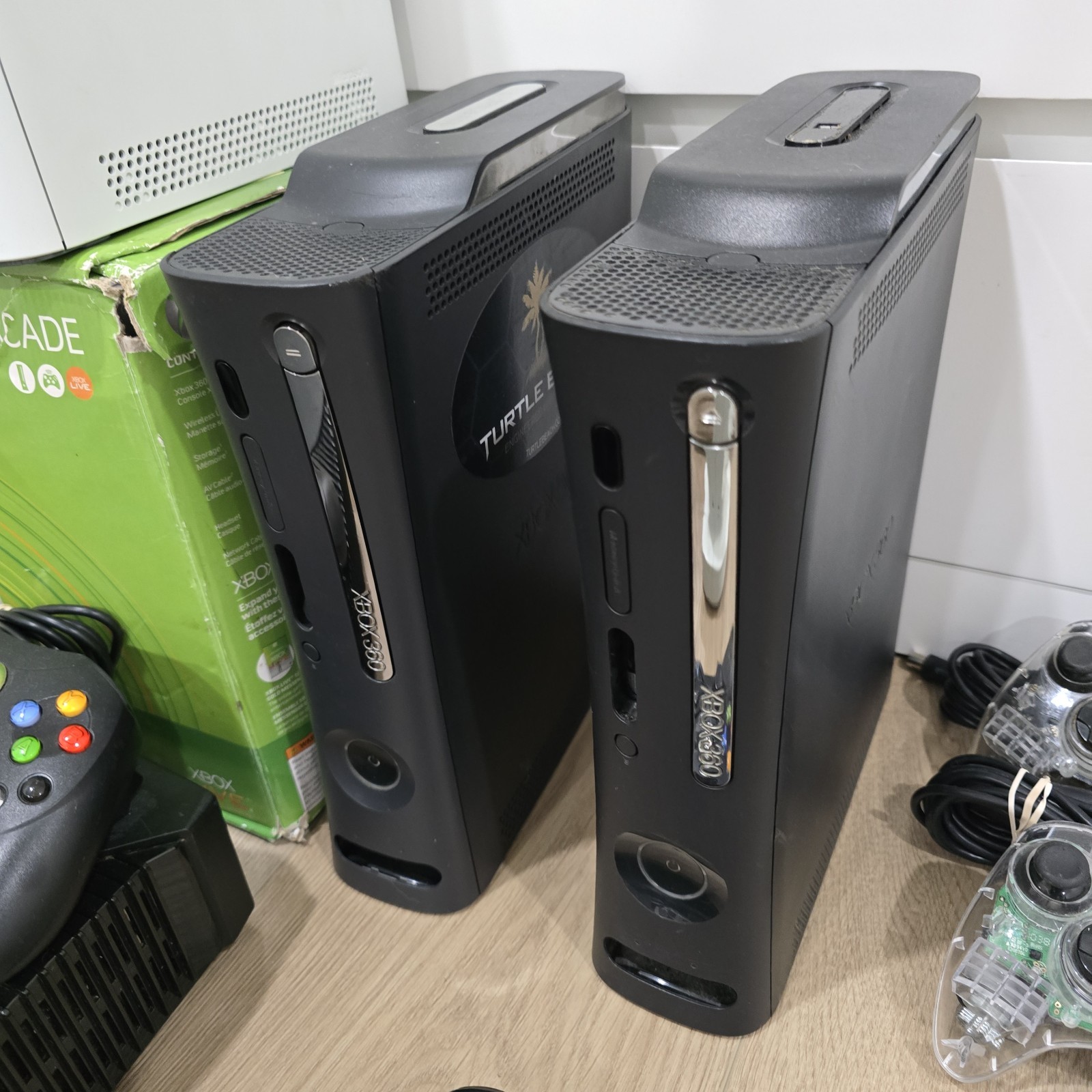 Massive XBOX Bundle – 4 Console + 13 Controllers & More [SOME TESTED / SOME…