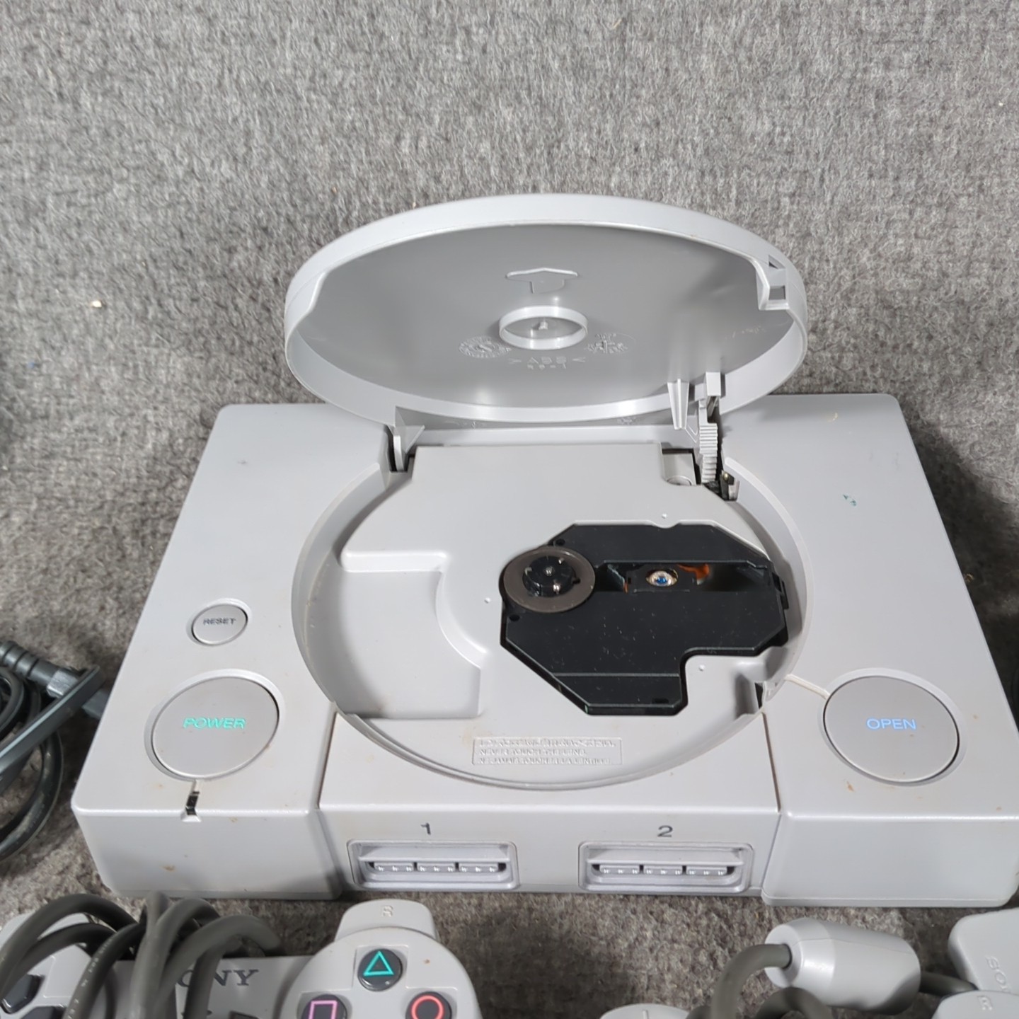 Sony PlayStation 1 Ps1 Two Controllers And Cables (SCPH-9001) – Tested/works