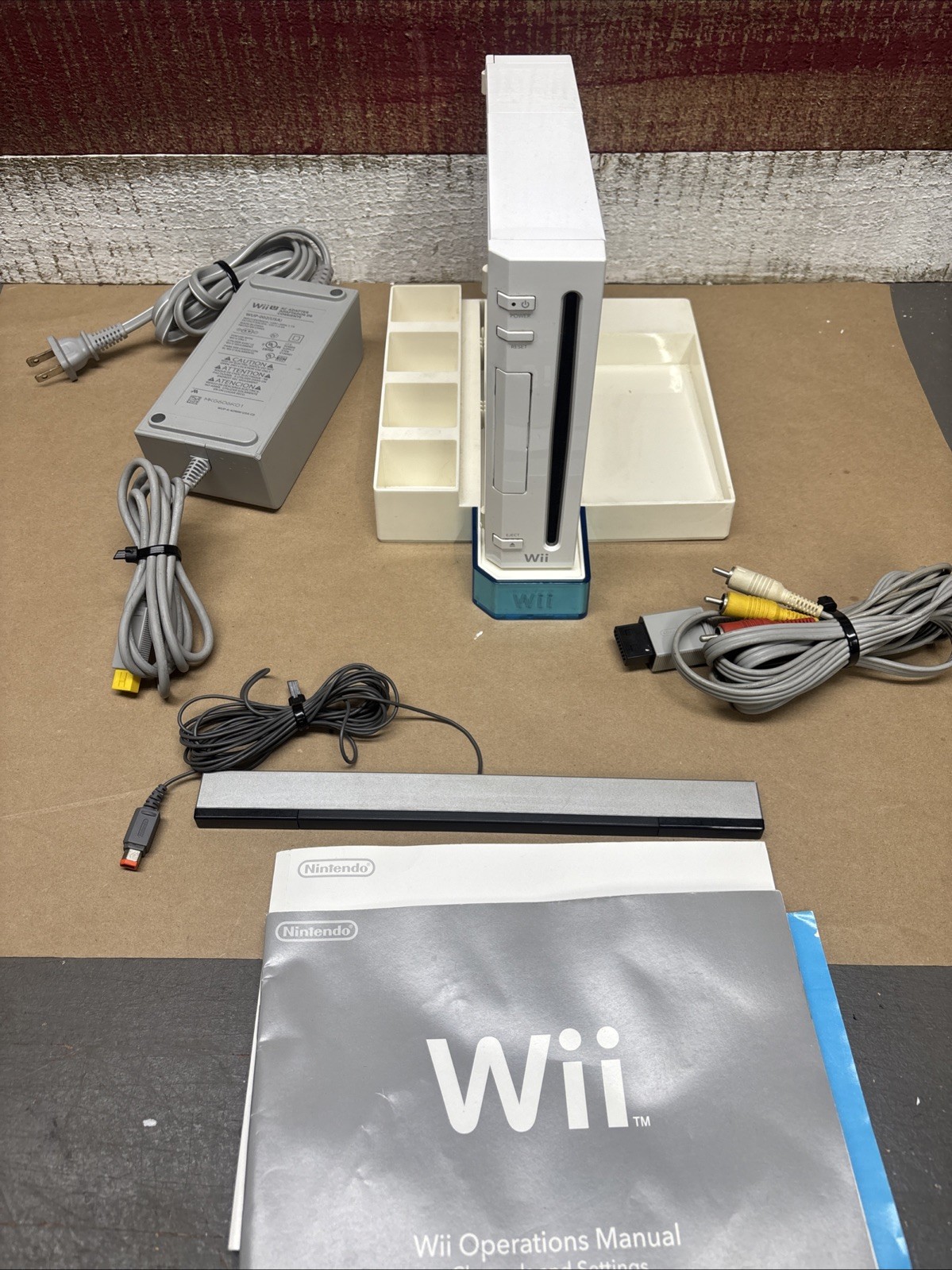 Nintendo Wii RVL-001 White – Console Only Tested Works Charger, Manuals