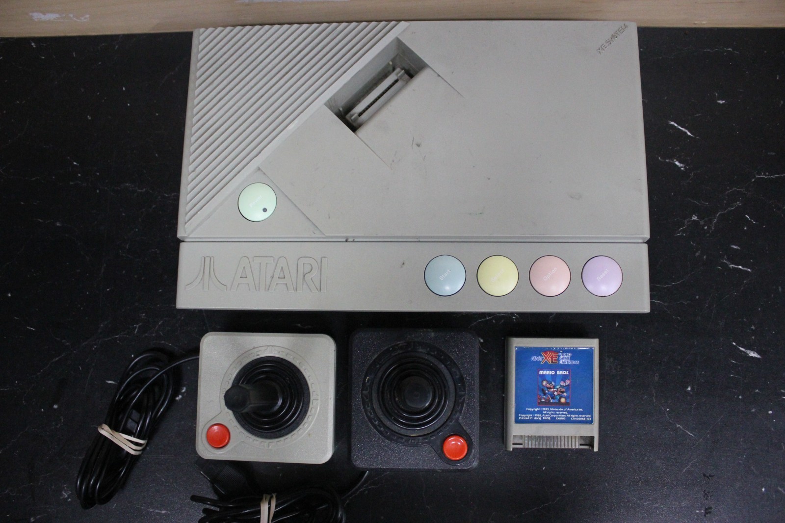 Atari XE System Gaming Console W/ 2 Joysticks & Mari Bros Cartridge/Vintage
