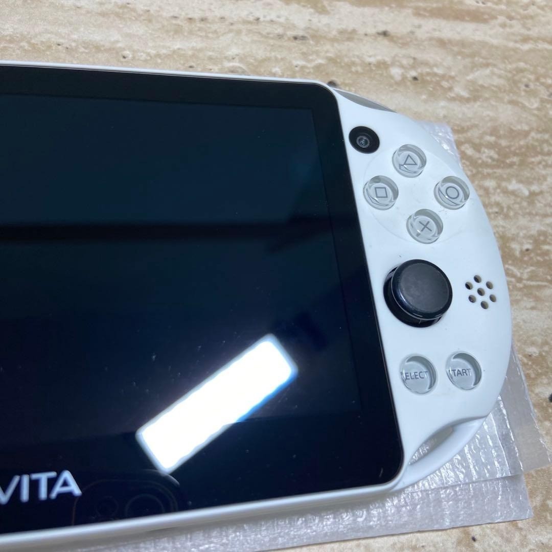 PS Vita PCH-2000 Glacier White Complete in Box Excellent Condition 7038