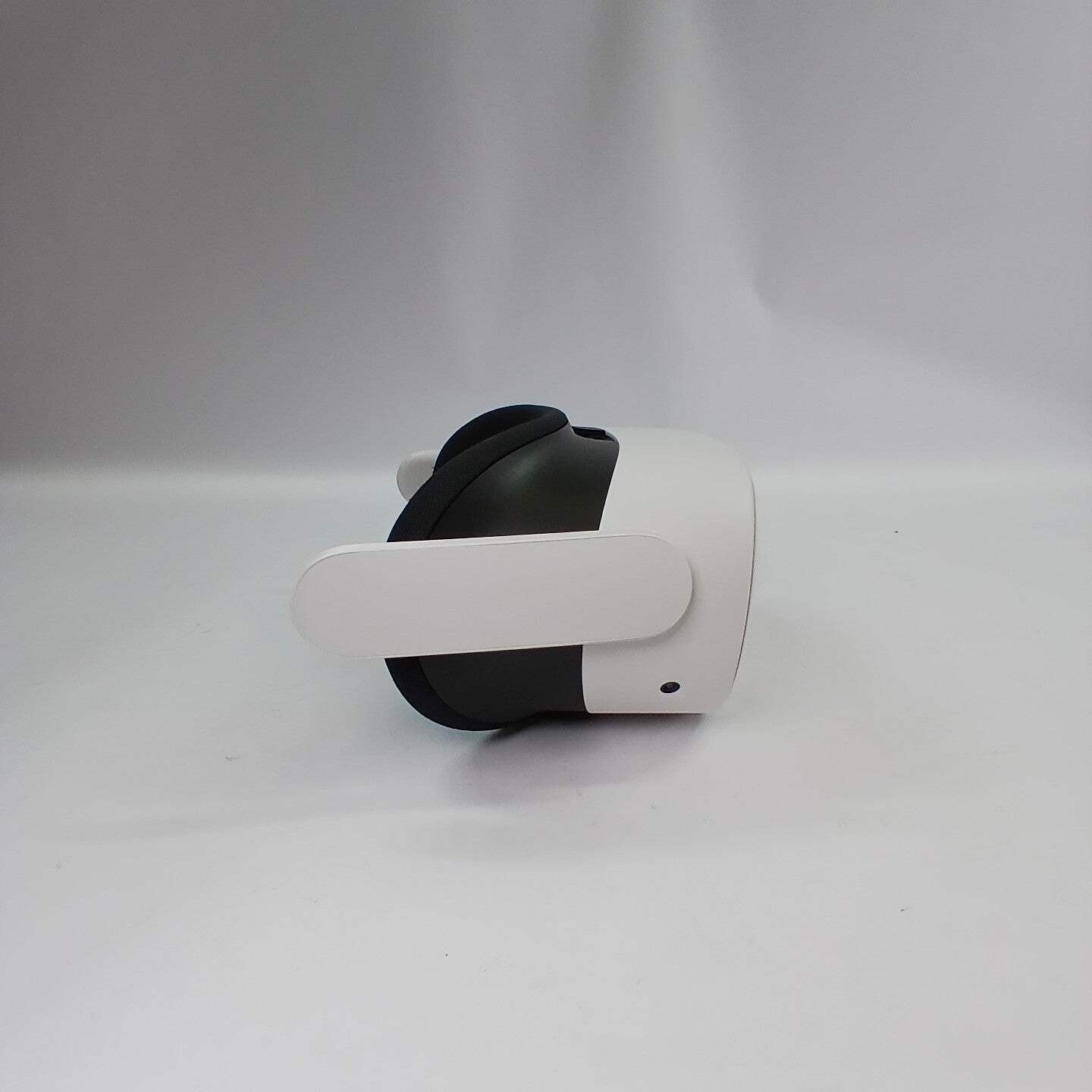 Meta Quest 3S 128GB Standalone All-in-One VR Headset P97 **Headset Only**