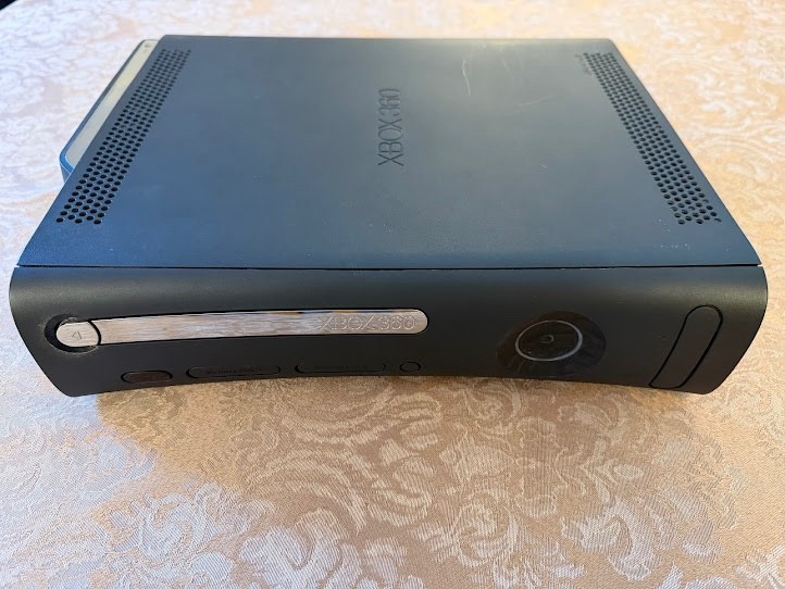 Microsoft Xbox 360 Black Console 120GB, Power Cord, 30′ HDMI Cable TESTED WORKS