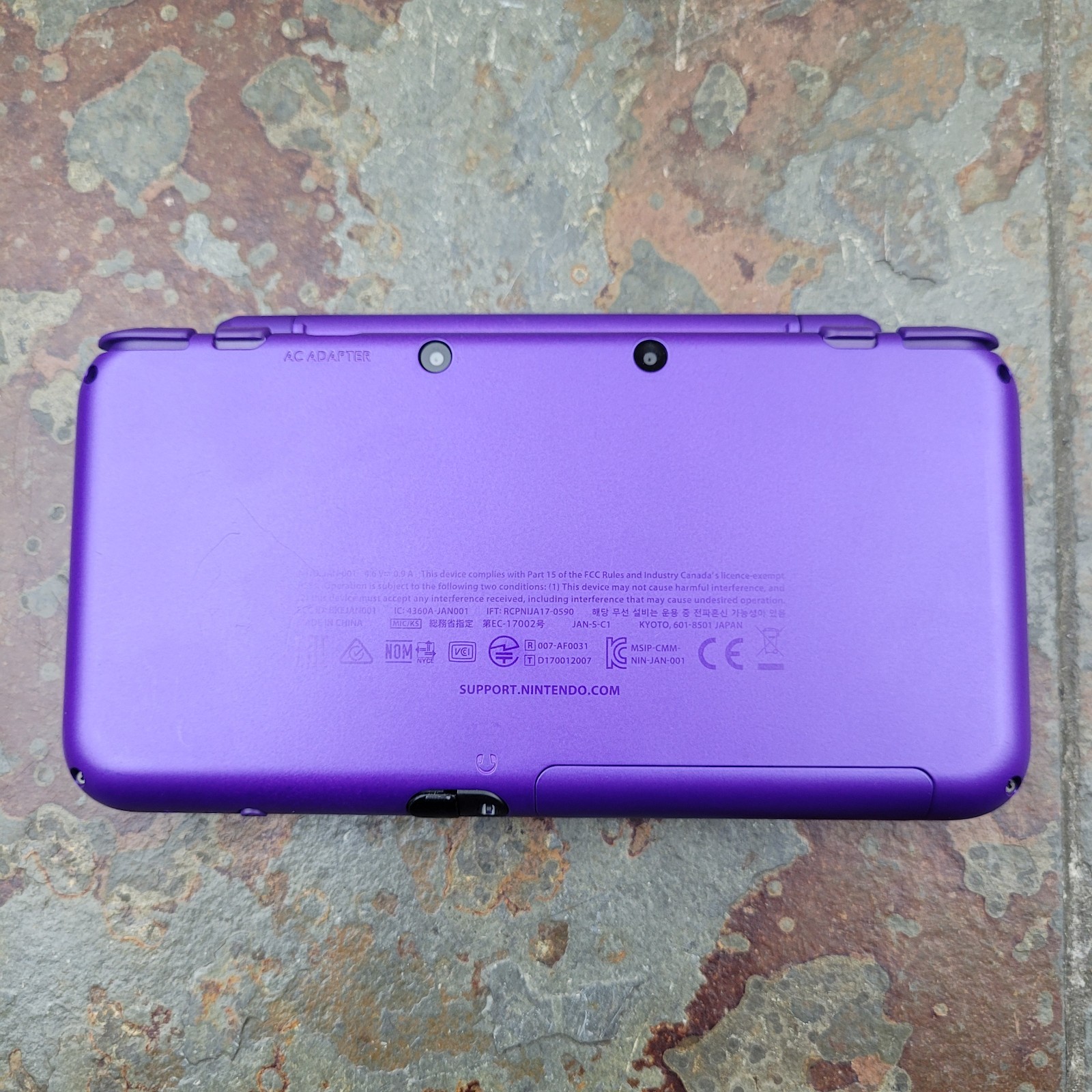 Nintendo 2DS XL Purple Handheld Console Nintendo 4GB Touchscreen JAN-001