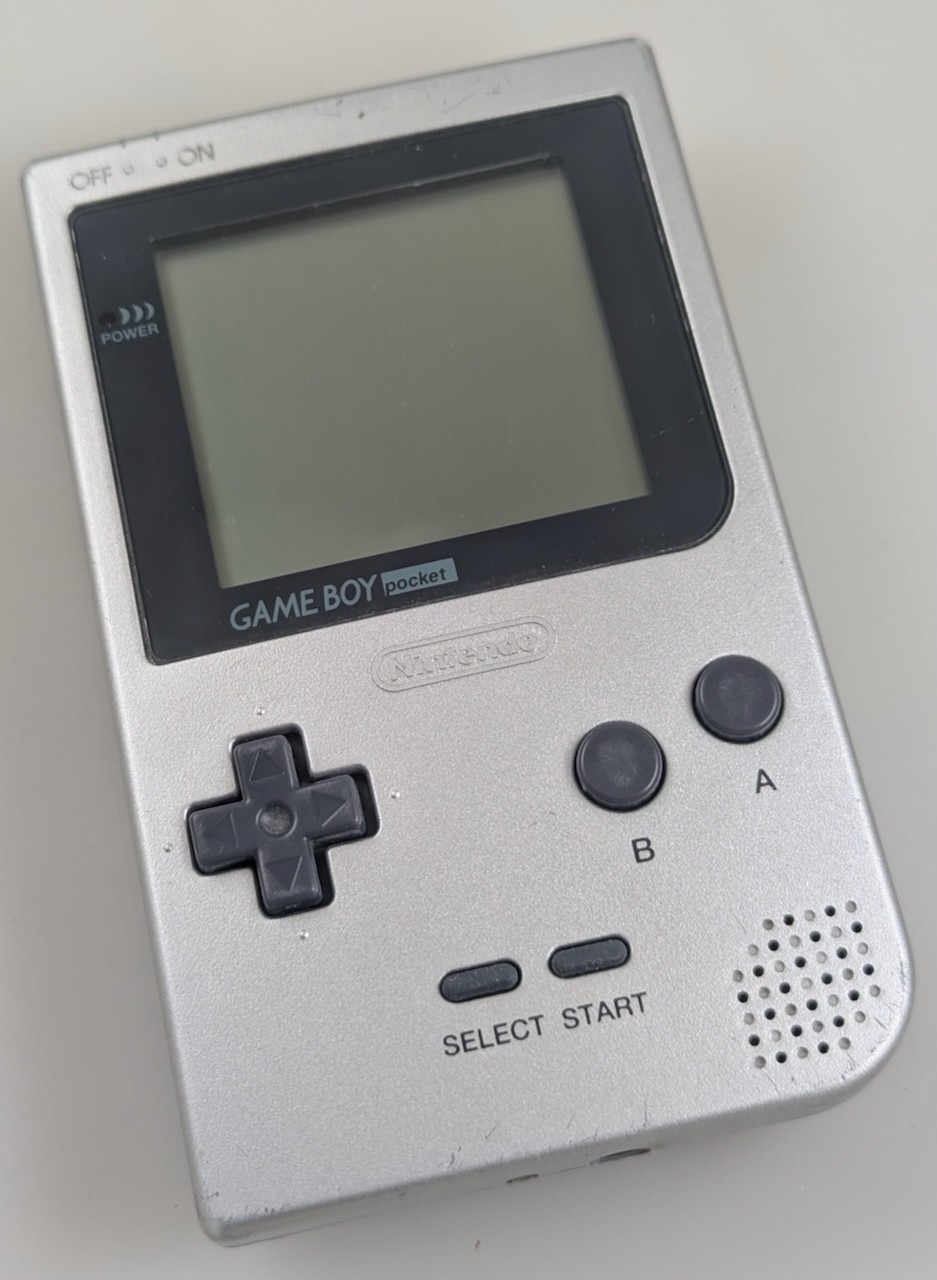Nintendo Gameboy Pocket – Silver – w/ Box corrosion
