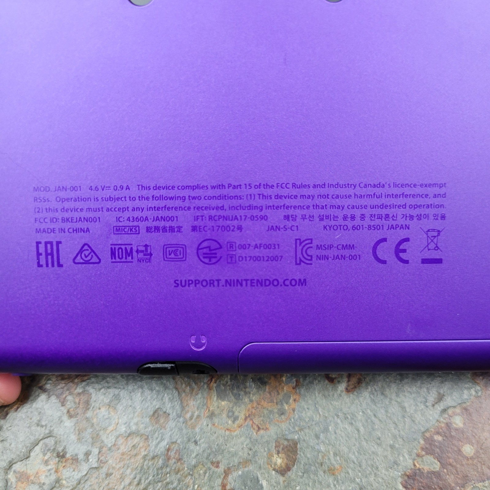 Nintendo 2DS XL Purple Handheld Console Nintendo 4GB Touchscreen JAN-001