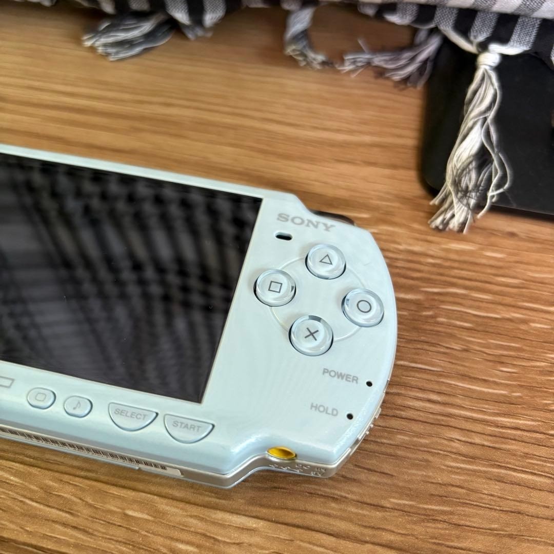 Sony PlayStation Portable PSP 2000 Console Felicia Blue Box Memory Stick USED