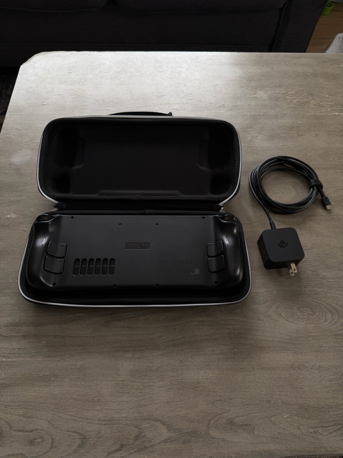 Steam Deck OLED 512gb w/ Case, Charger, Screen Protector
