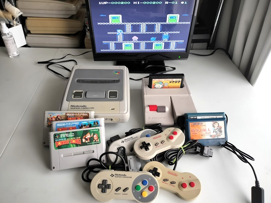 Nintendo Super Famicom and New Famicom Console Set w/6 Games Japan Used