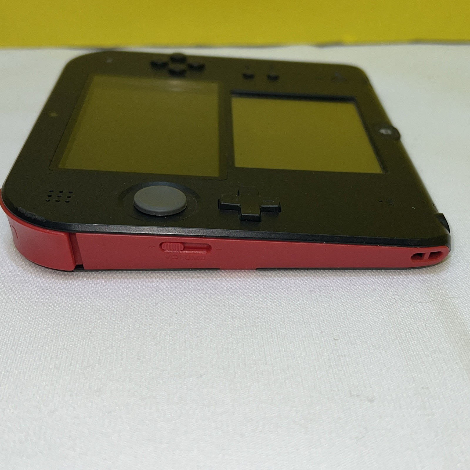 Nintendo 2DS Handheld Game Console FTR-001 Blk/Red Tested + Guitar Hero On Tour