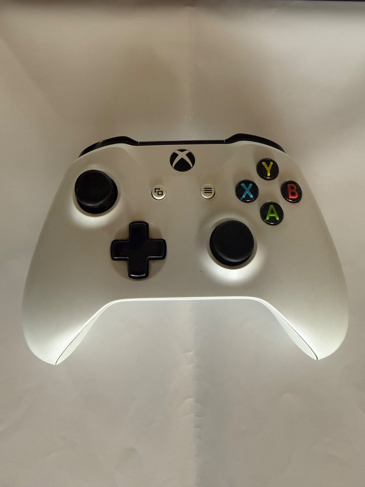 Xbox One S 1TB Console – White (XBS1TB) Controller+Battery Pack+HDMI+Power Cable