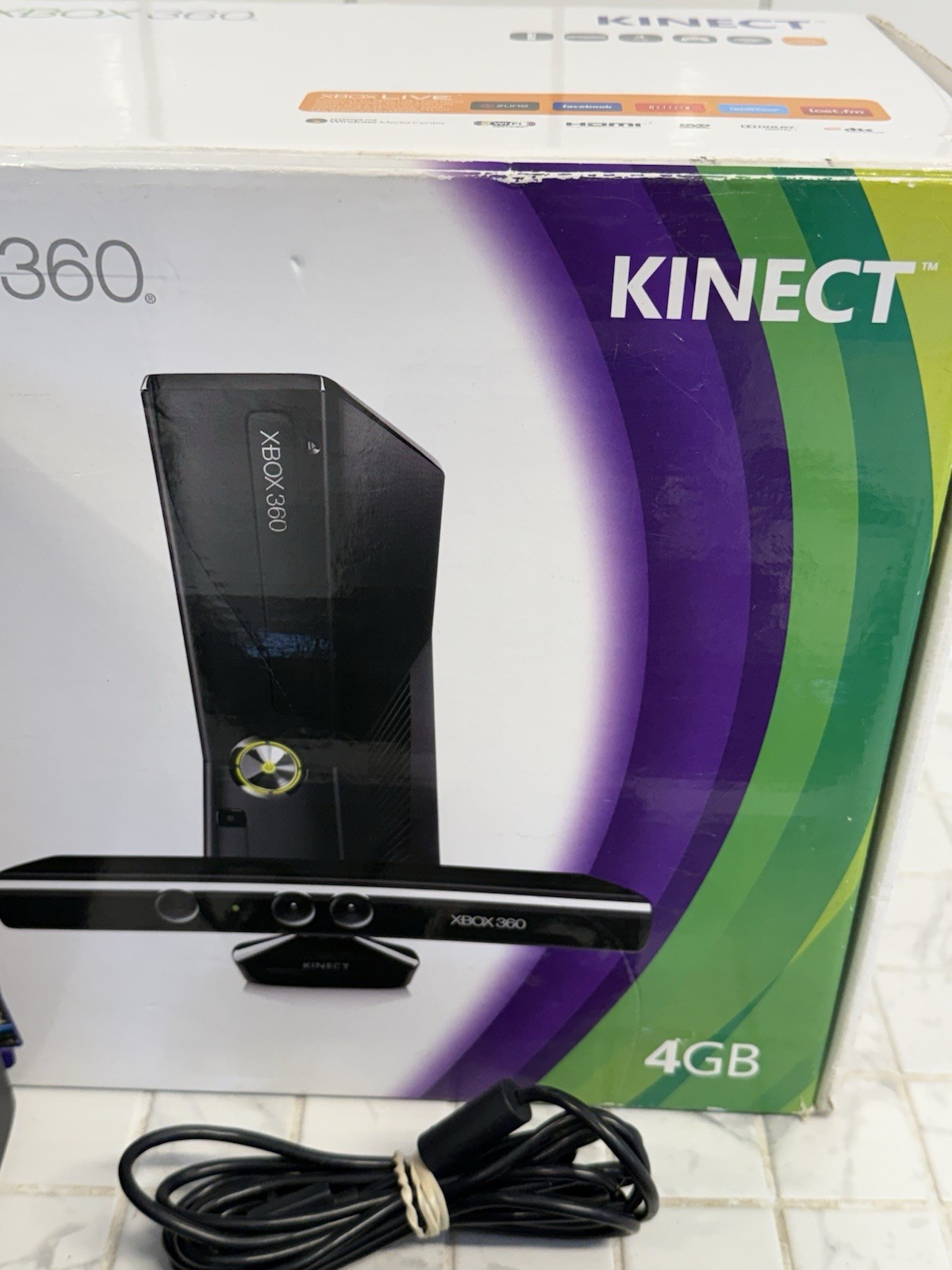 Microsoft Xbox 360 S Gaming Console & Kinect Black No Games Blu Controller READ!