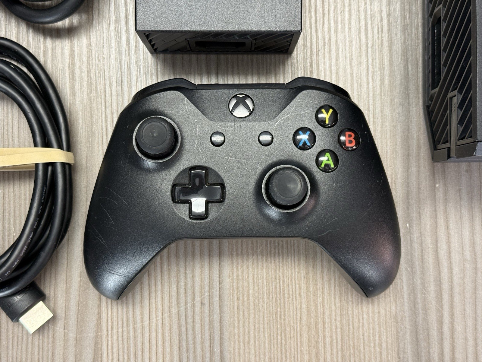 Nice Clean Microsoft Xbox One Original 500GB Video Game Console + Controller