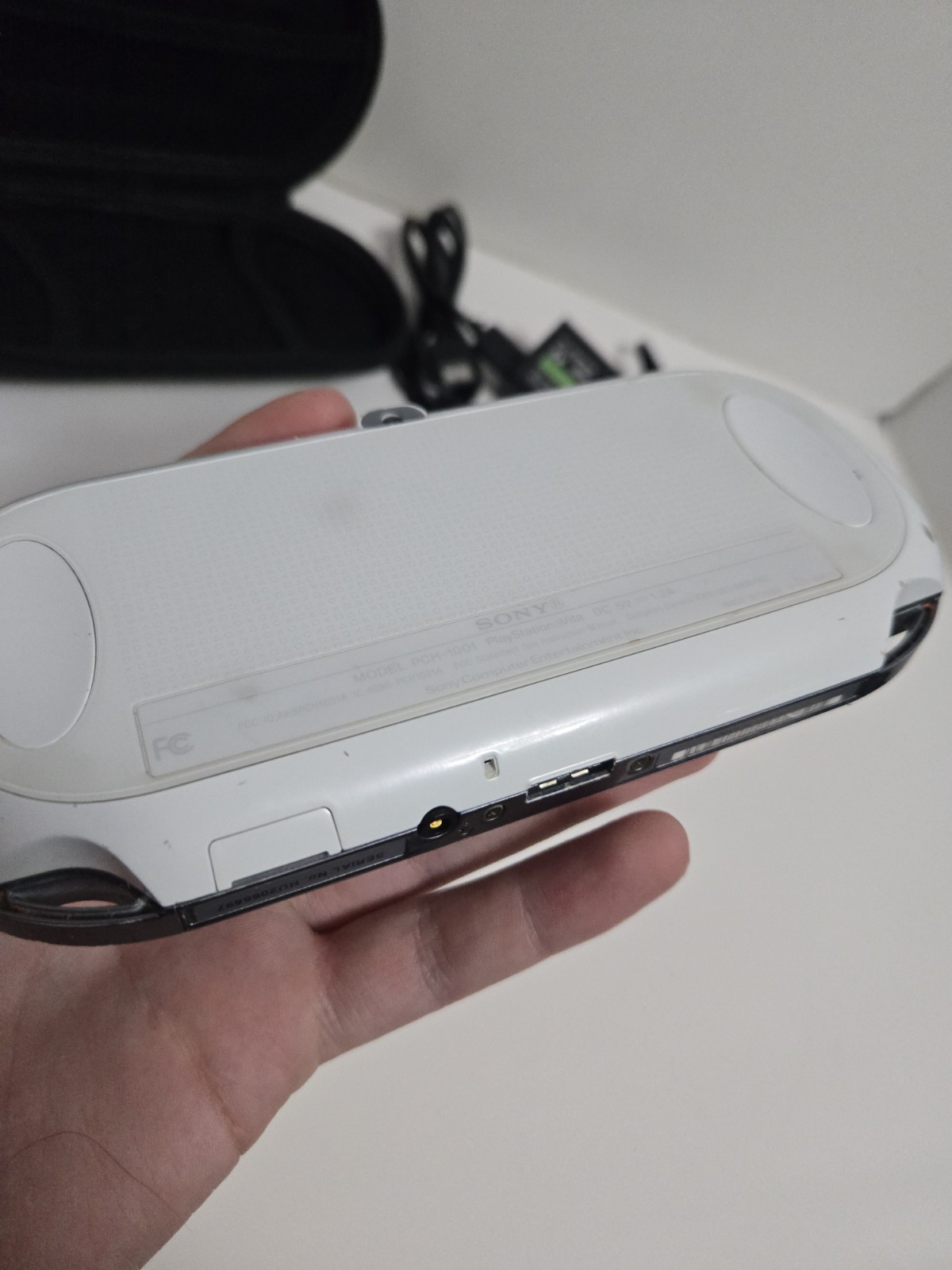 Sony Playstation Vita PS Vita PCH-1001 Handheld Console Gaming System White 4gb