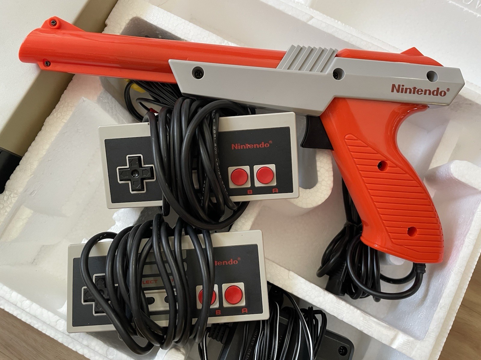 Nintendo NES Action Set Console In Box Tested 1985 Orange Zapper Tetris Vintage