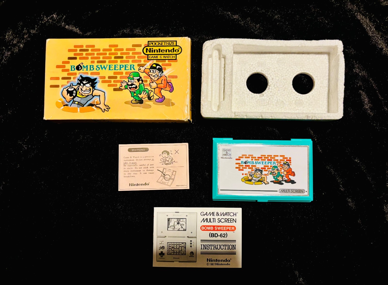 Nintendo Game BOMB SWEEPER electronic operated classic toy collector hobby