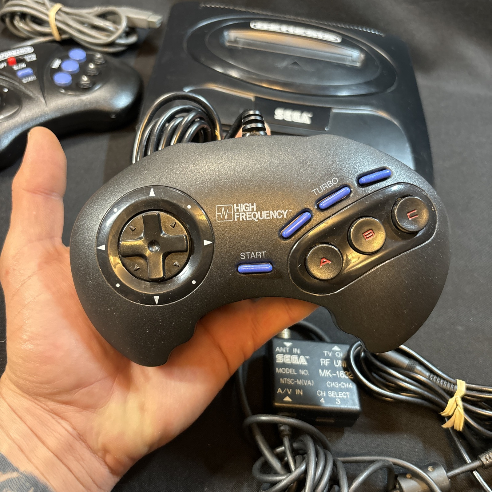 SEGA Genesis Console MK-1631 w/2 controllers, AC,Tested Works SEE DESCRIPTION!