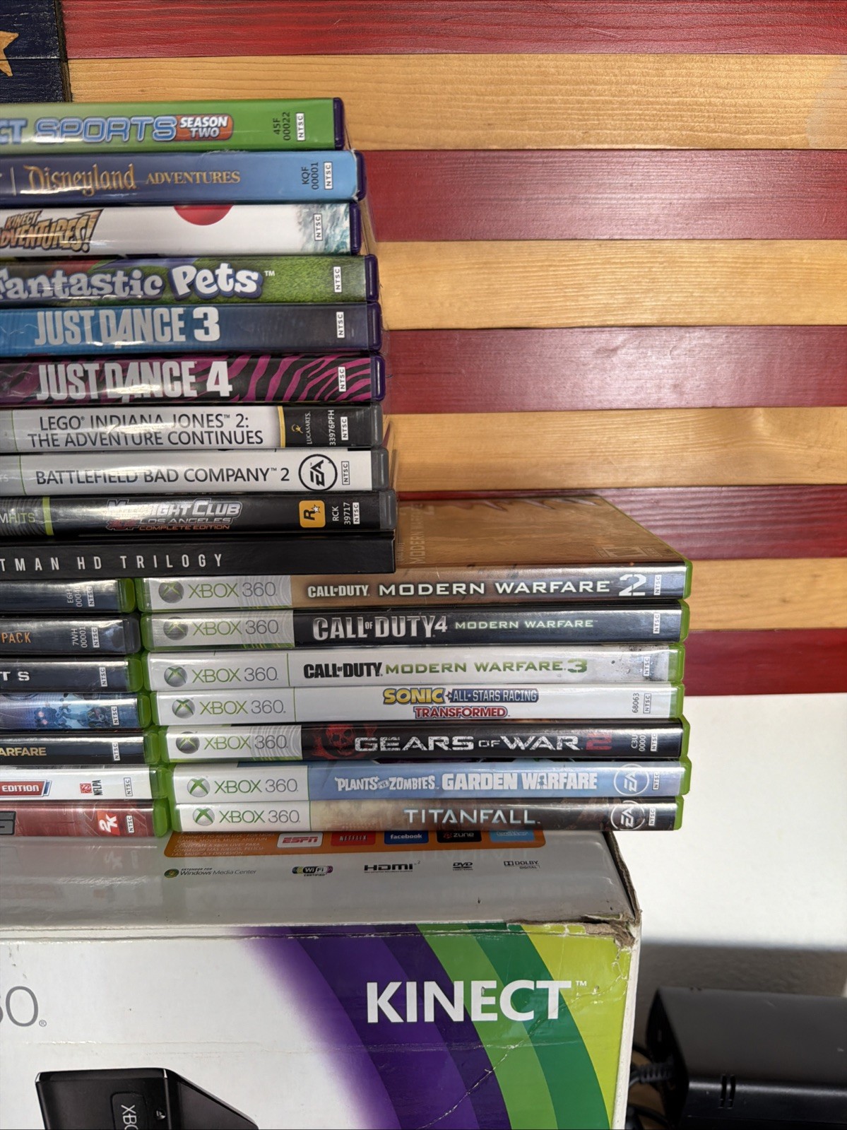 Microsoft Xbox 360 Slim 4GB 2 Controllers Kinect Bundle 24 Game Lot Tested W/Box