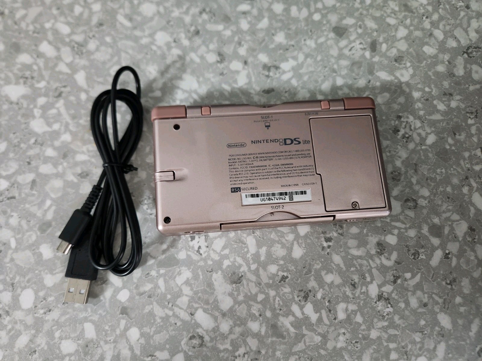Nintendo DS Lite – Metallic Rose Nintendogs Edition 1