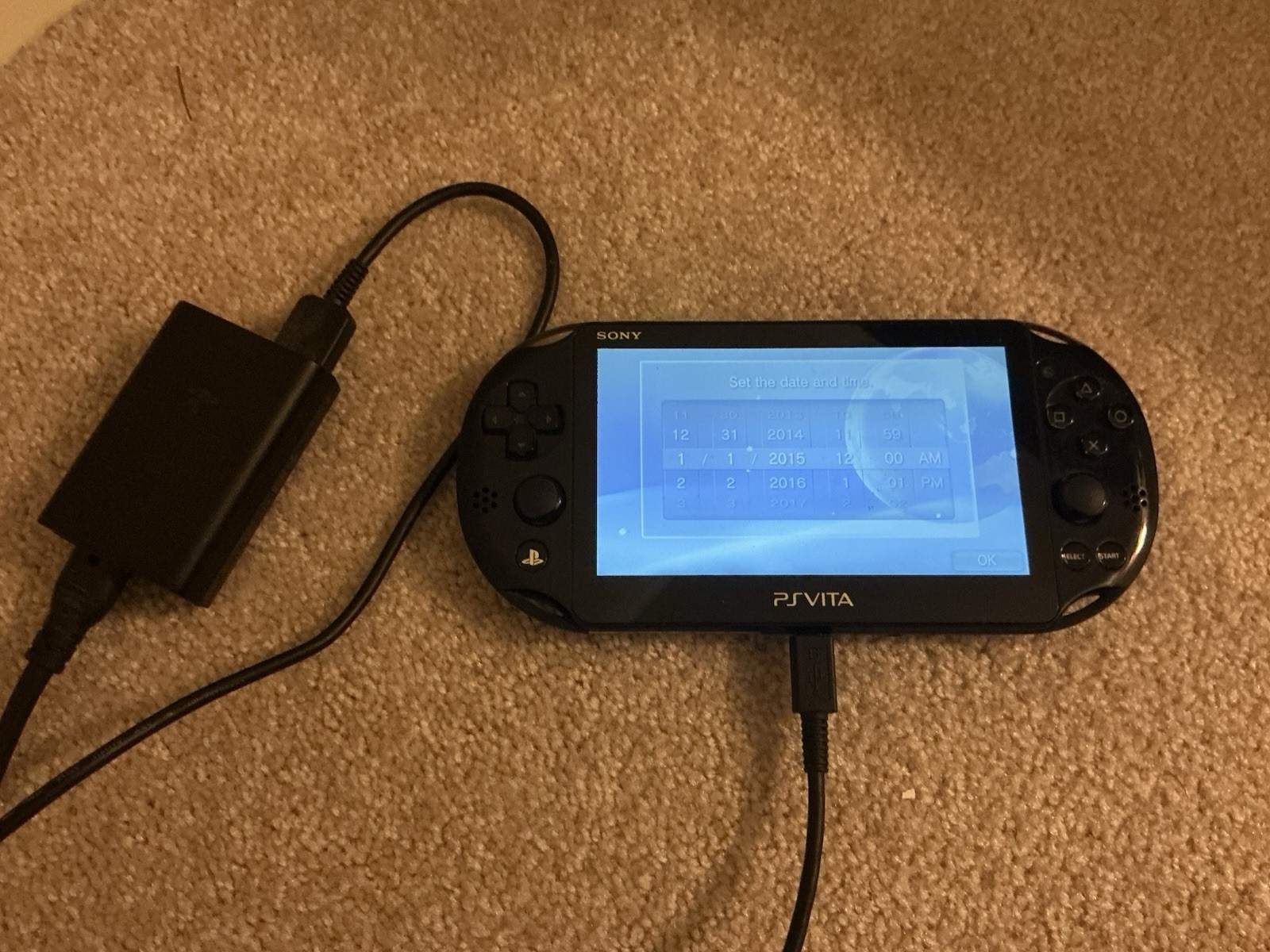 PS Vita PCH-1001 Black Game Console with Charger Case Borderlands 2 P4G 8 gb