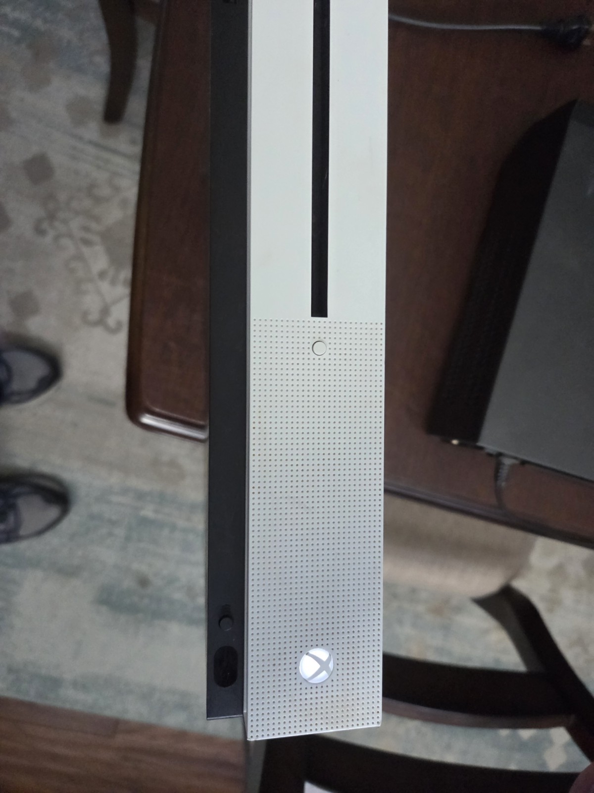 Xbox One S – 500GB Model 1681 With XBox controller 049-012-1