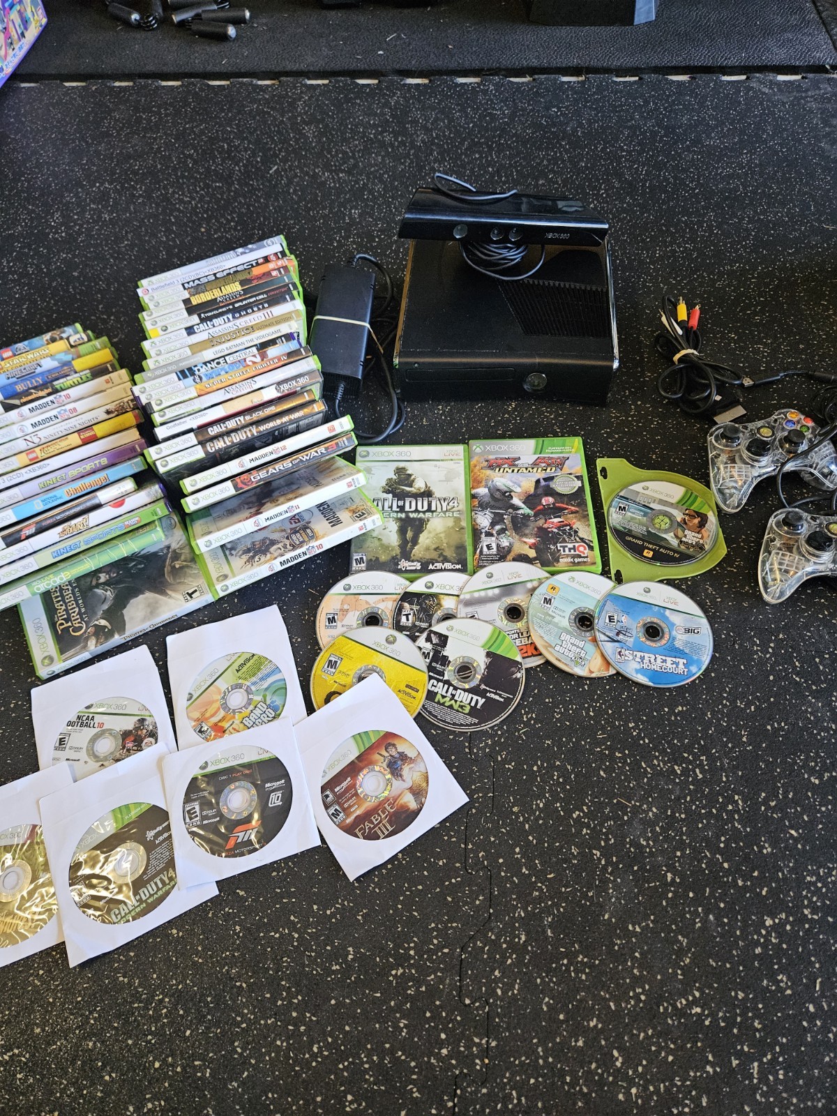 Microsoft Xbox 360 Kinect Bundle 250GB Matte Black Console