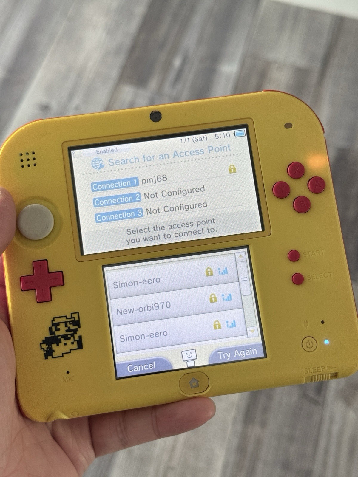 Nintendo 2DS Super Mario Maker Edition 2Gb sd Yellow/Red Wi-Fi Charger And Game