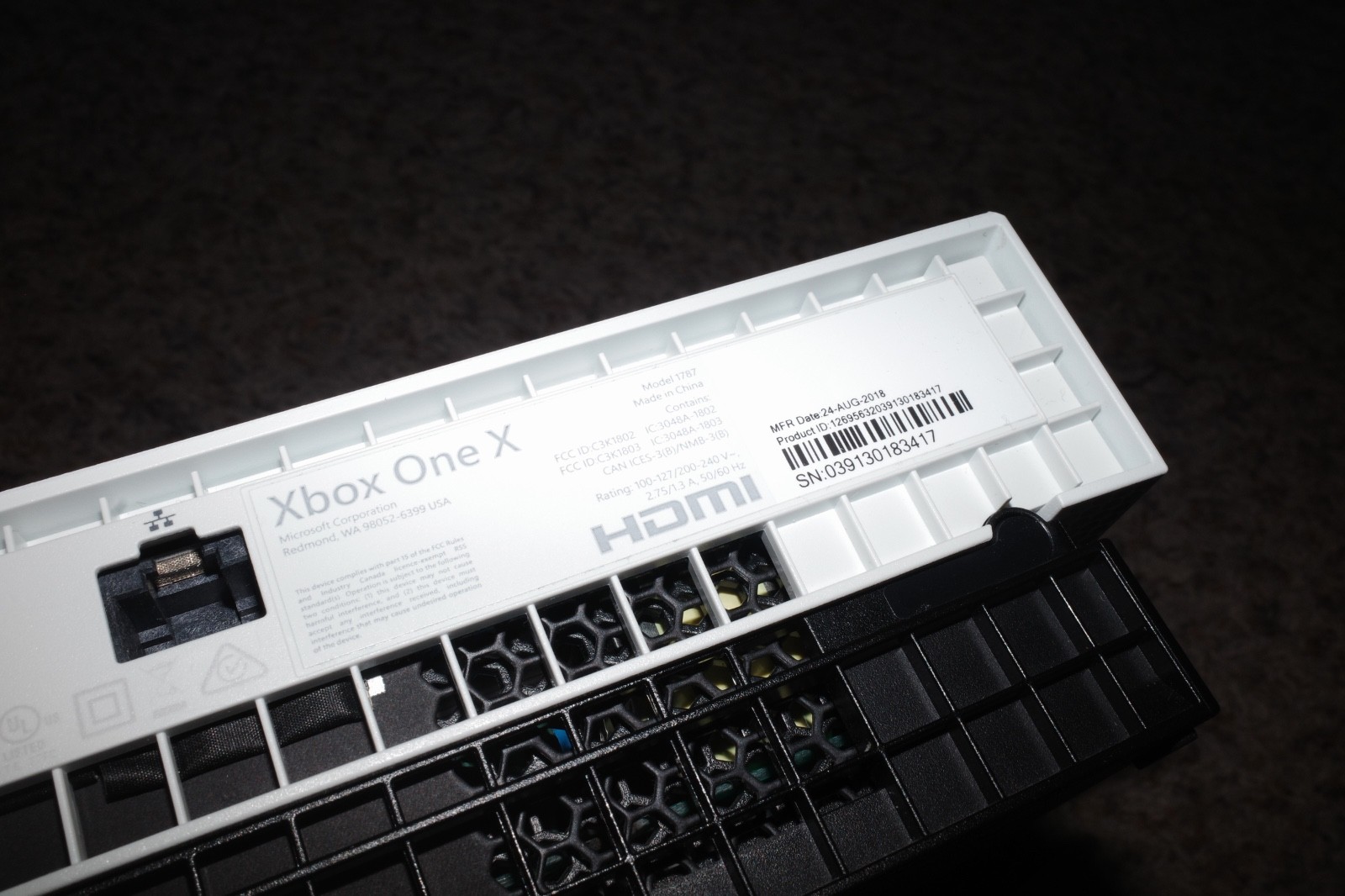 XBOX ONE X – 1TB – Robot White Special Edition with Controller and Cables