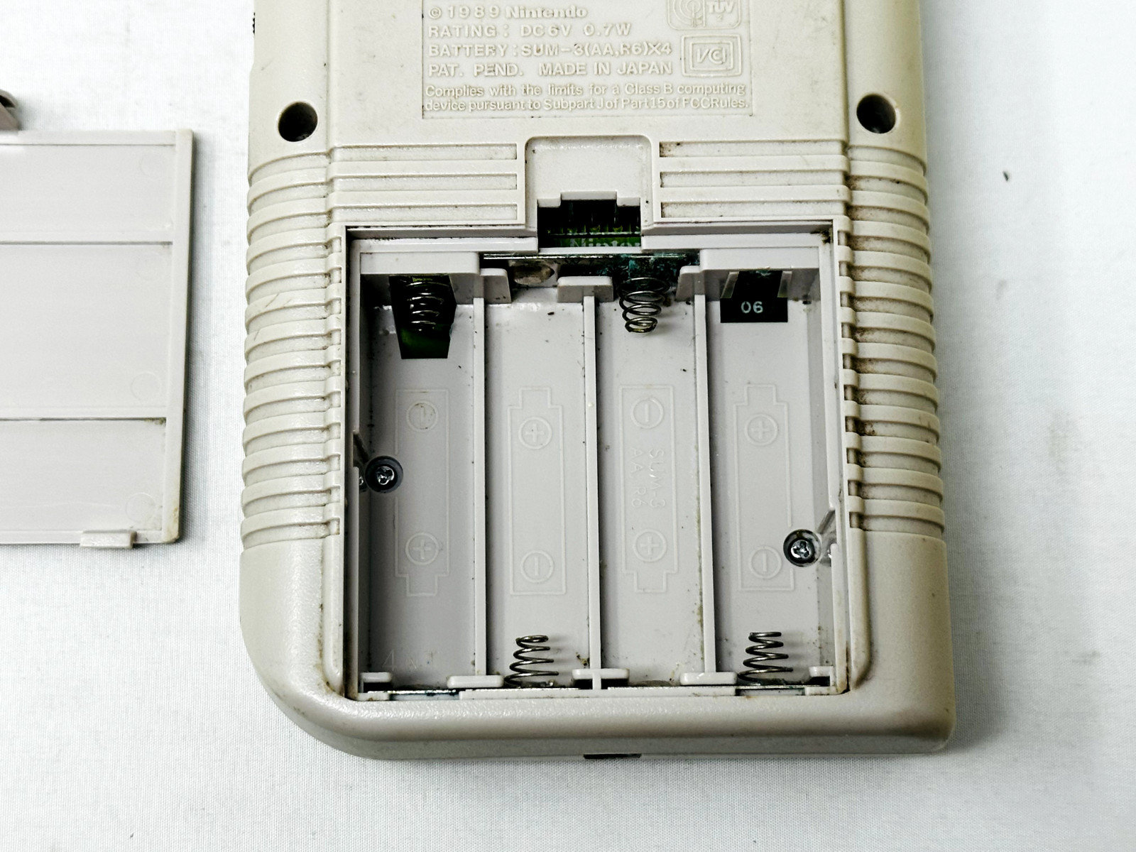 Nintendo Game Boy Pocket MGB-001 Off White/Gray – OEM – For Parts or Repair