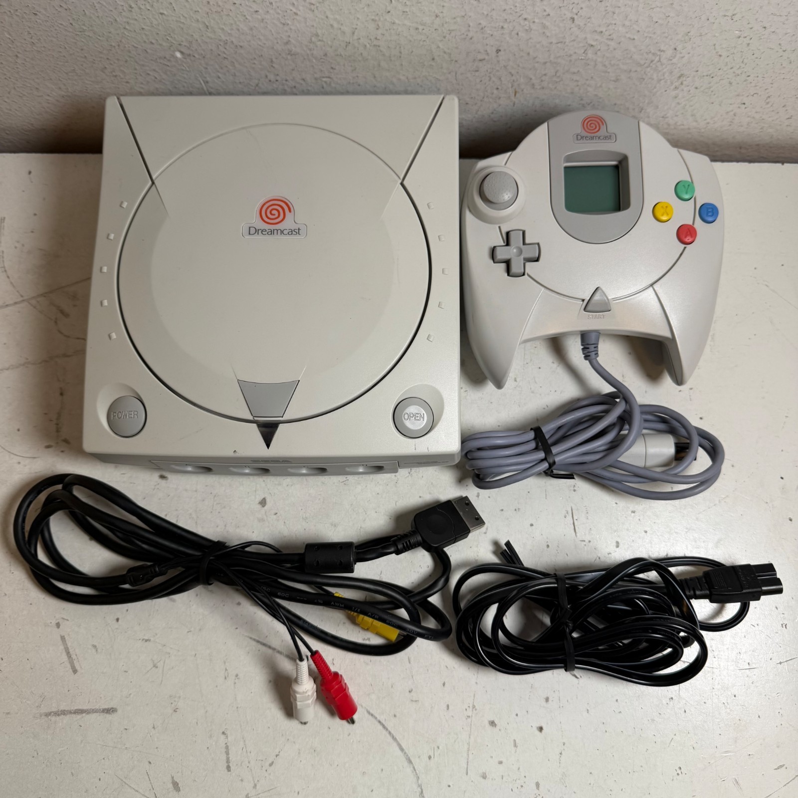 Sega Dreamcast HKT-3020 White Home Video Gaming Console With Controller