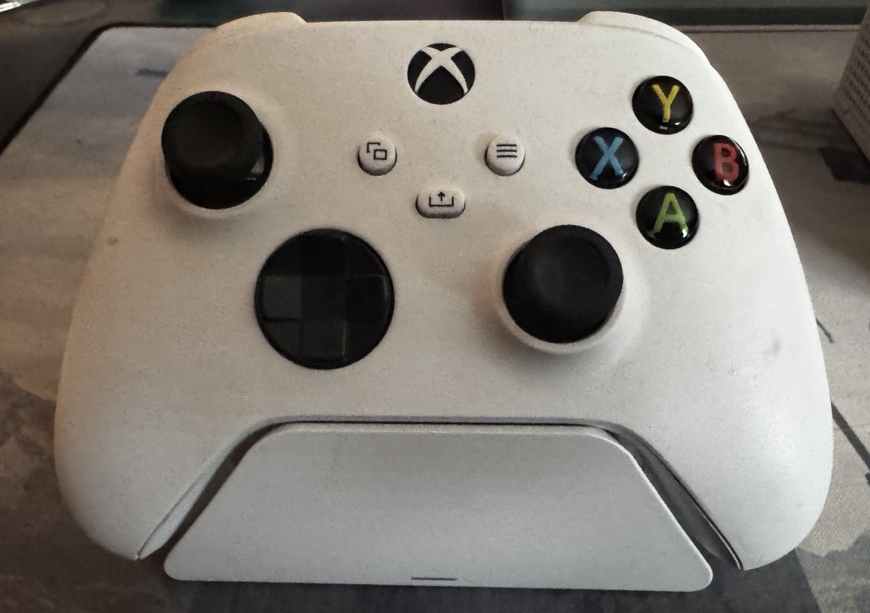 Xbox Series S 512GB Console Bundle + Controller + Razer Charging Dock + HDMI
