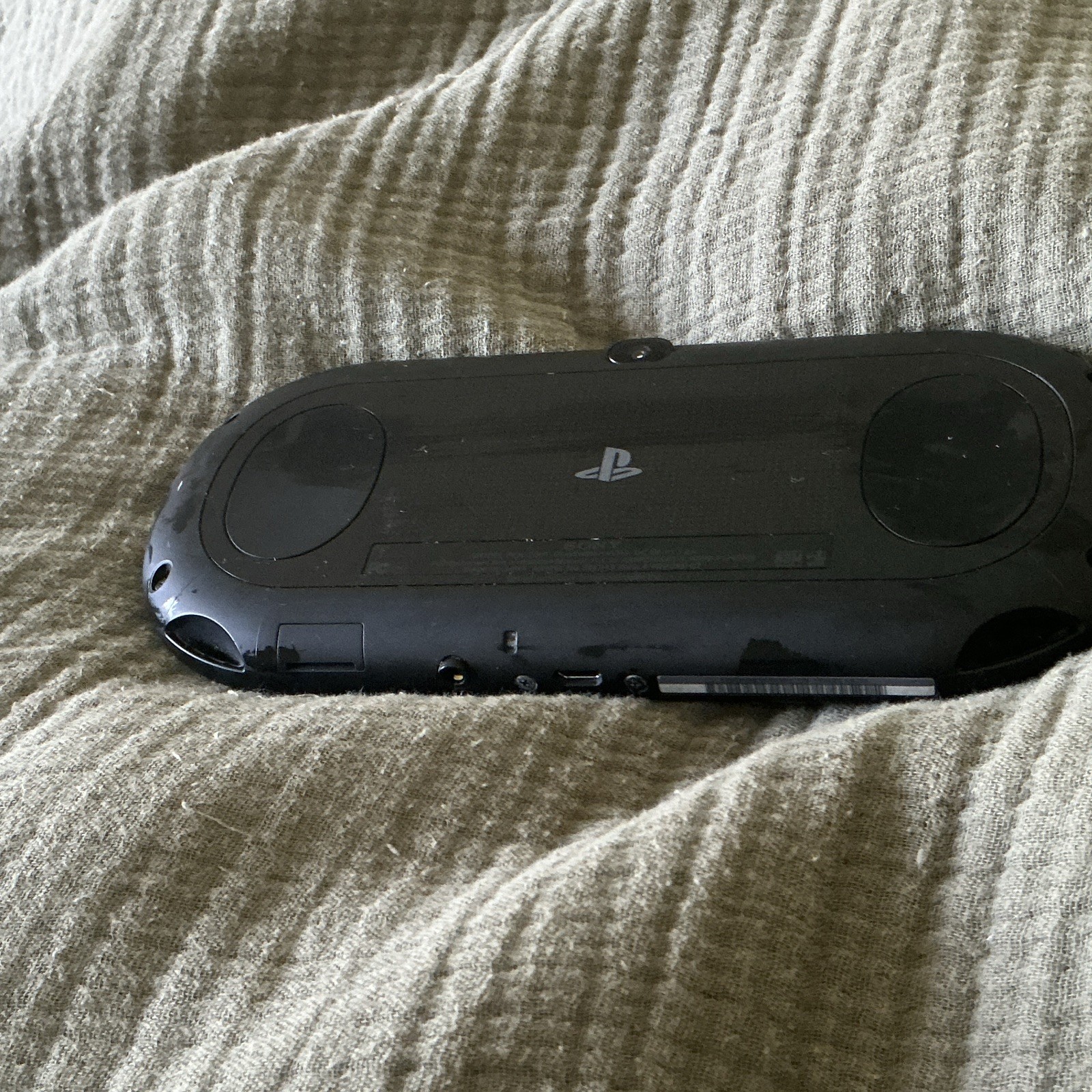 Sony PS Vita PCH-1000 Black Handheld System Region Free 1GB w/ Cameras