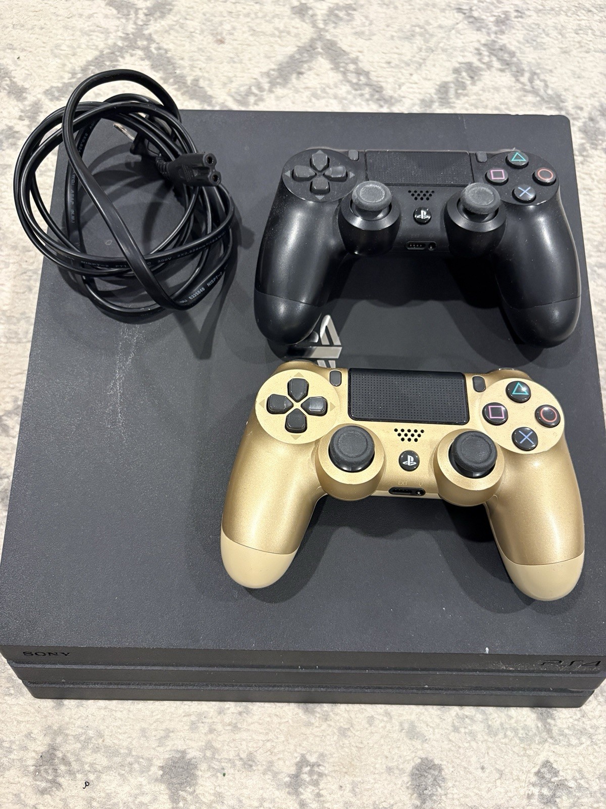 Sony PlayStation 4 500gb Console With TWO Wireless Controllers Wires TESTED