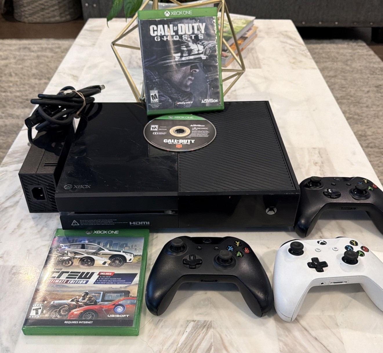 Microsoft Xbox One 500GB Console Black – 3 Controllers – COD Ghosts & Black Ops4