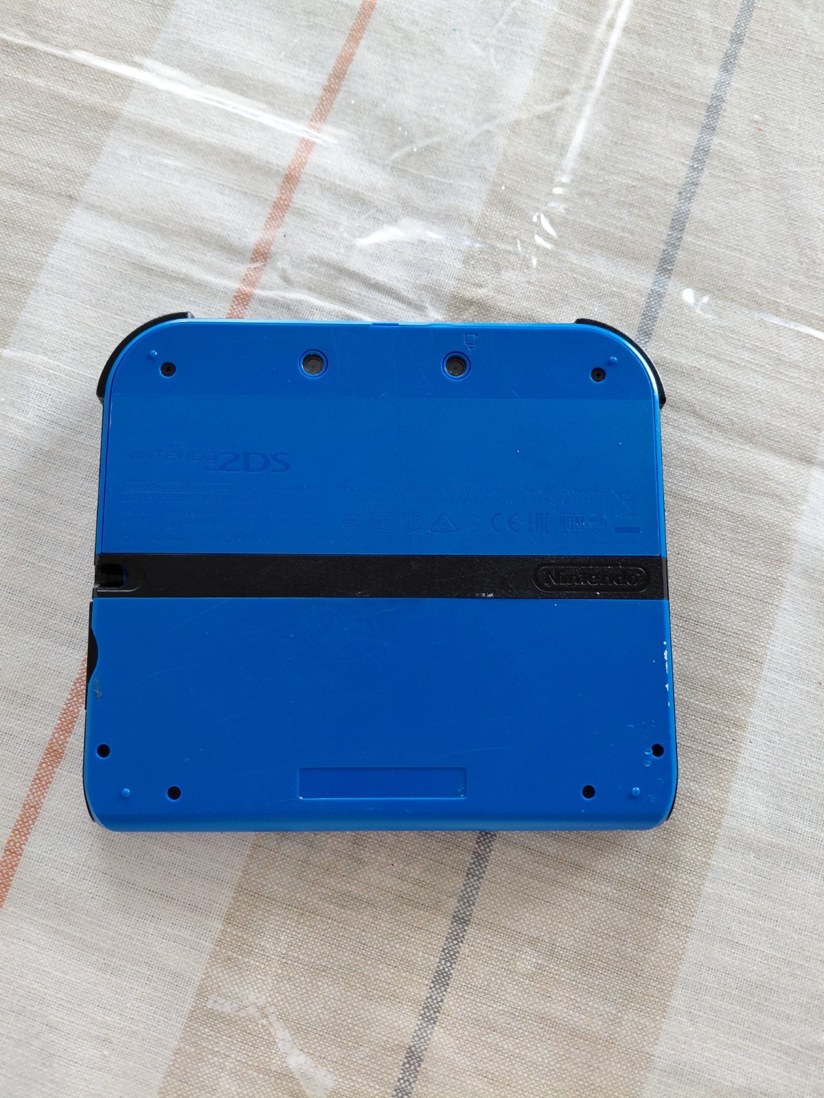 2ds with Mario cart 7 no charger, no stylus.