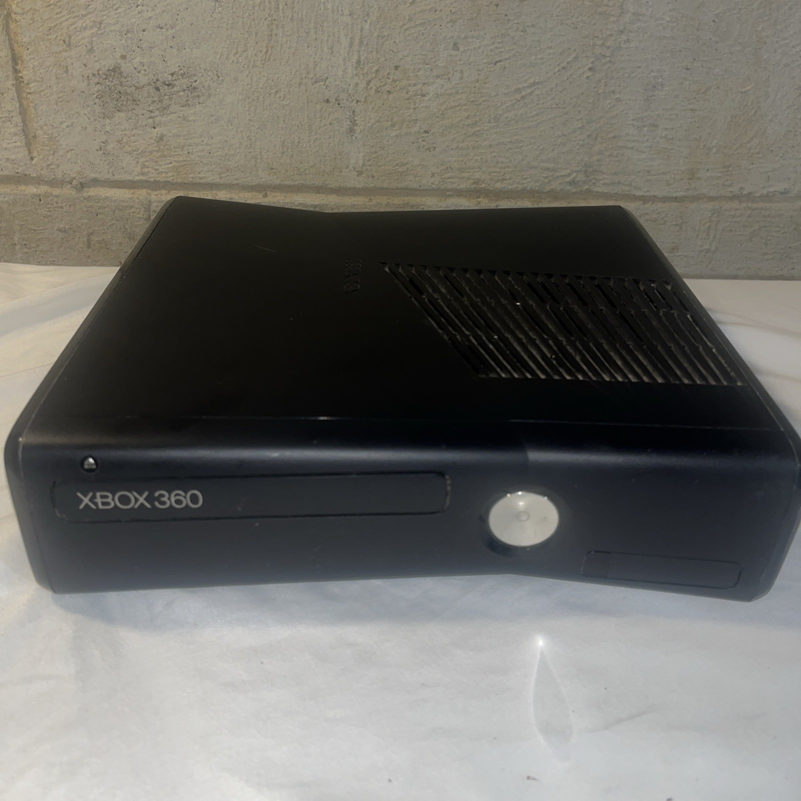 Xbox 360 Slim Console 1439 4GB Lot: Wired Controller Kinect Wires Game Tested
