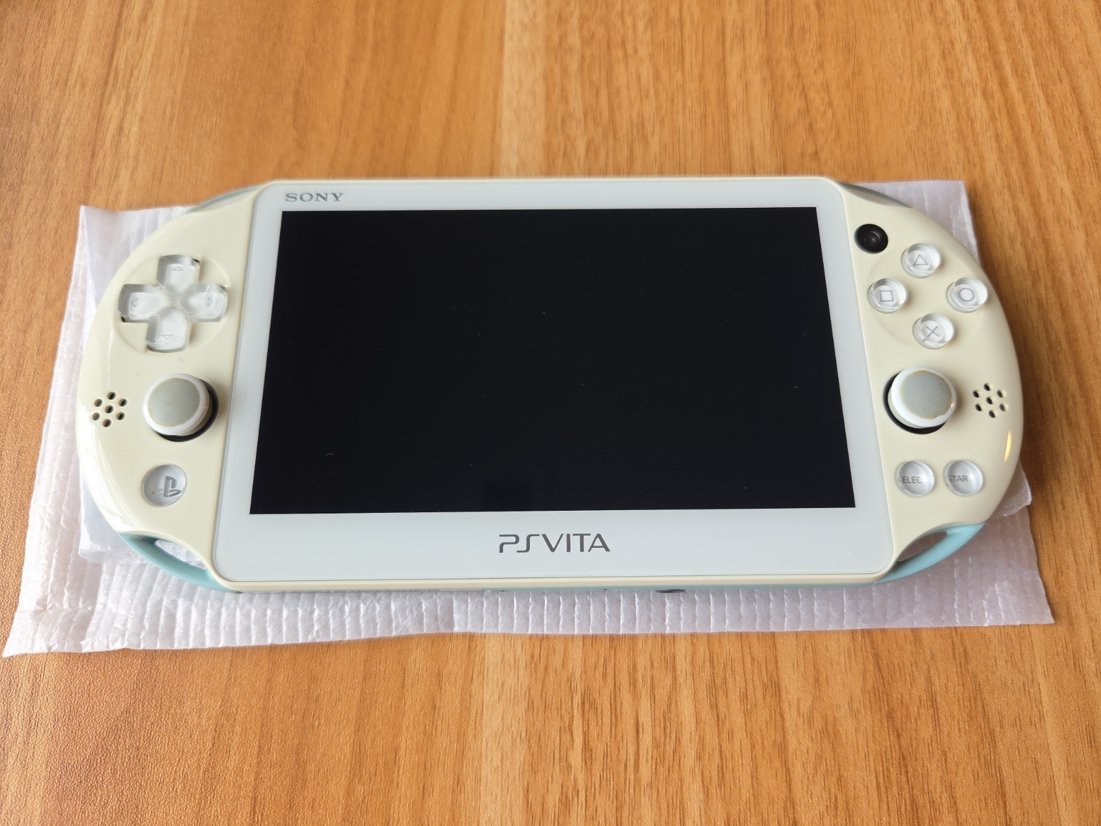 PS Vita PCH-2000 ZA14 Light Blue / White Value Pack Sony Playstation CIB