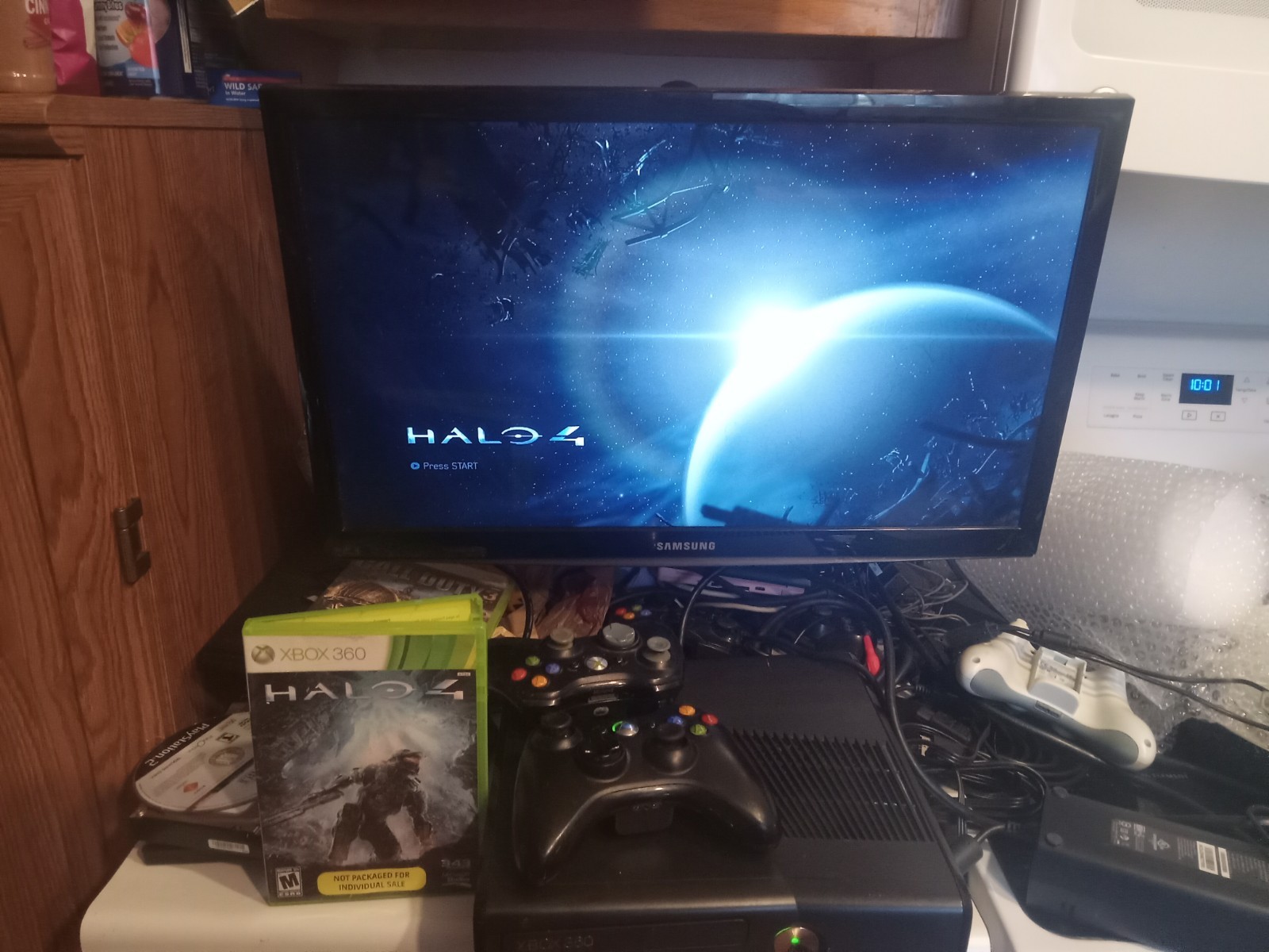 Fun! Microsoft Xbox 360 Bundle 250GB Built-In Wifi – 6 Games + 2 Controllers