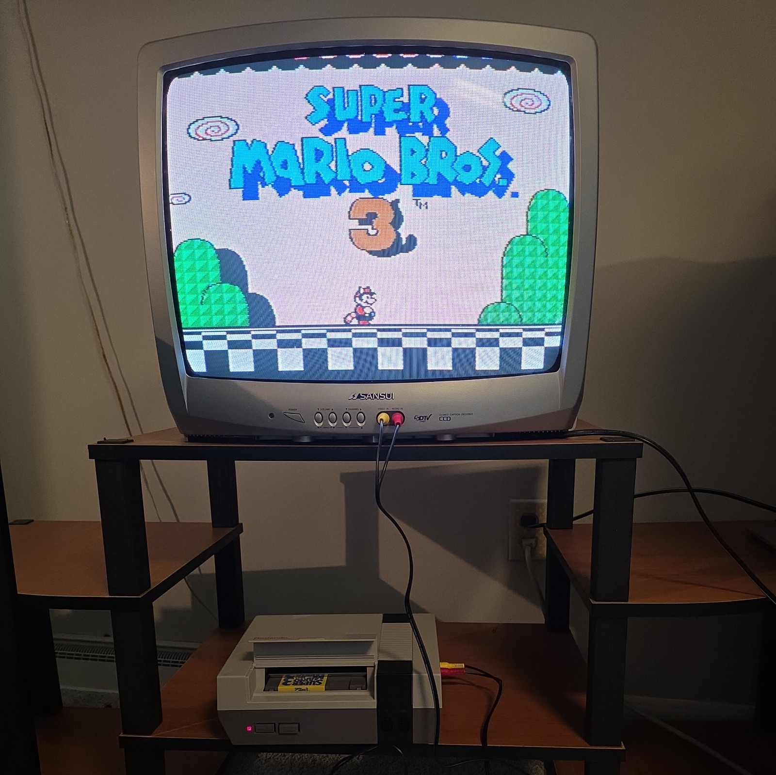 Nintendo NES Challenge Set w/ Box, 2 Controllers, Super Mario Bros. 3