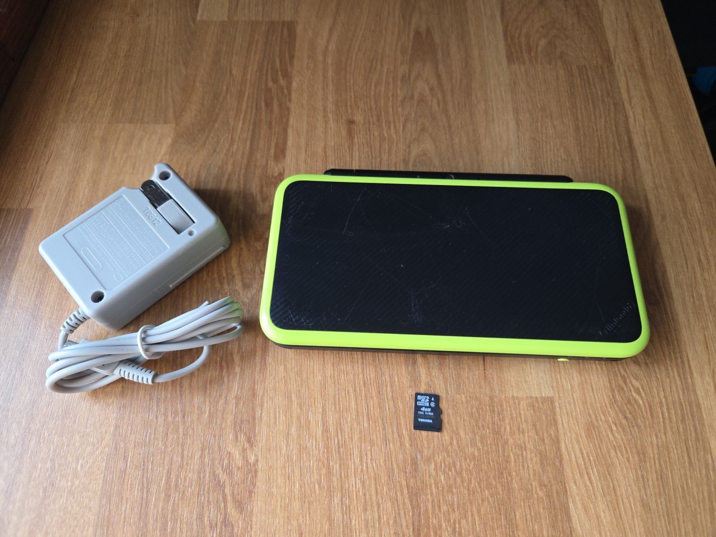 Nintendo «New» 2DS XL LL Console Black Lime + Charger Japan Region Locked