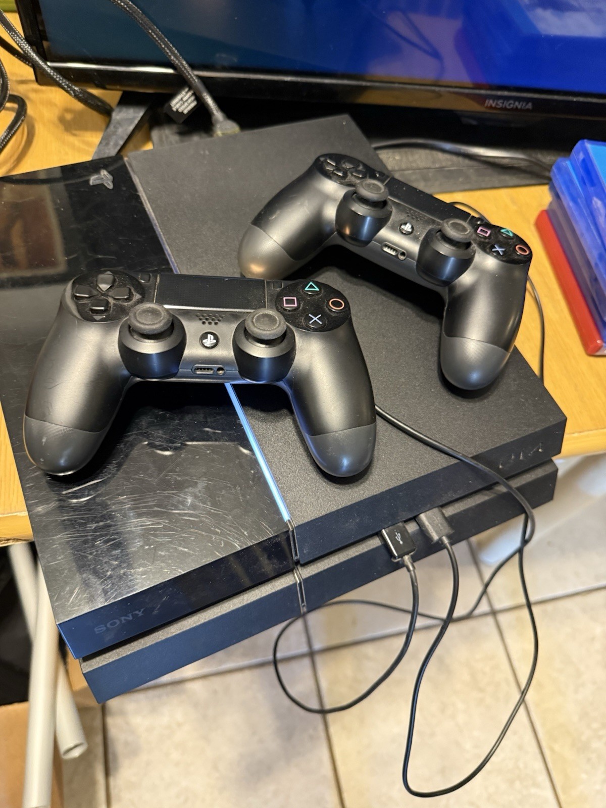 Sony Playstation PS4 500gb CUH 1001a 2 Controllers, Pwr Cord, 6 Games – Reset!