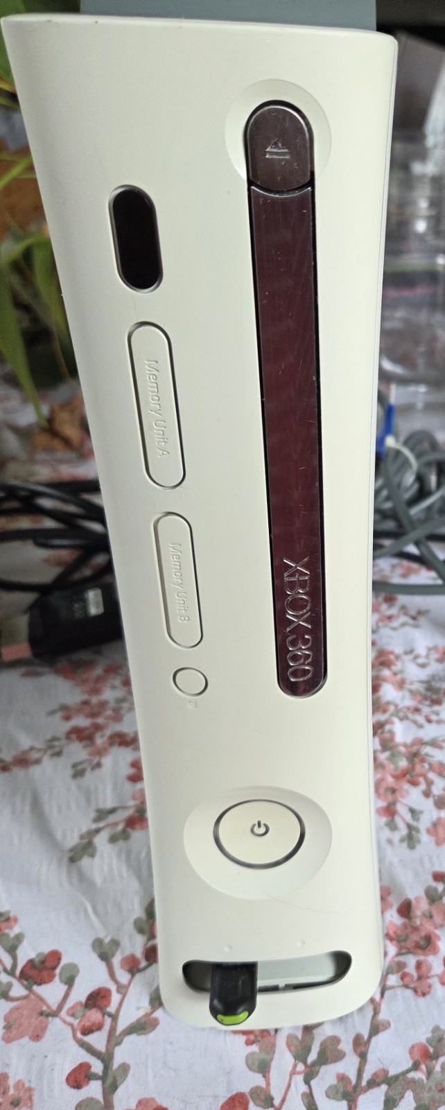 Microsoft Xbox 360 Wires 3 Wireless Controllers 1 Battery Pack. Good Condition
